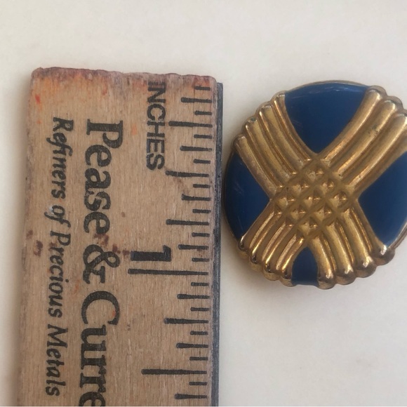 Two Pair Vintage 60’s Clip On Earrings - Picture 7 of 8